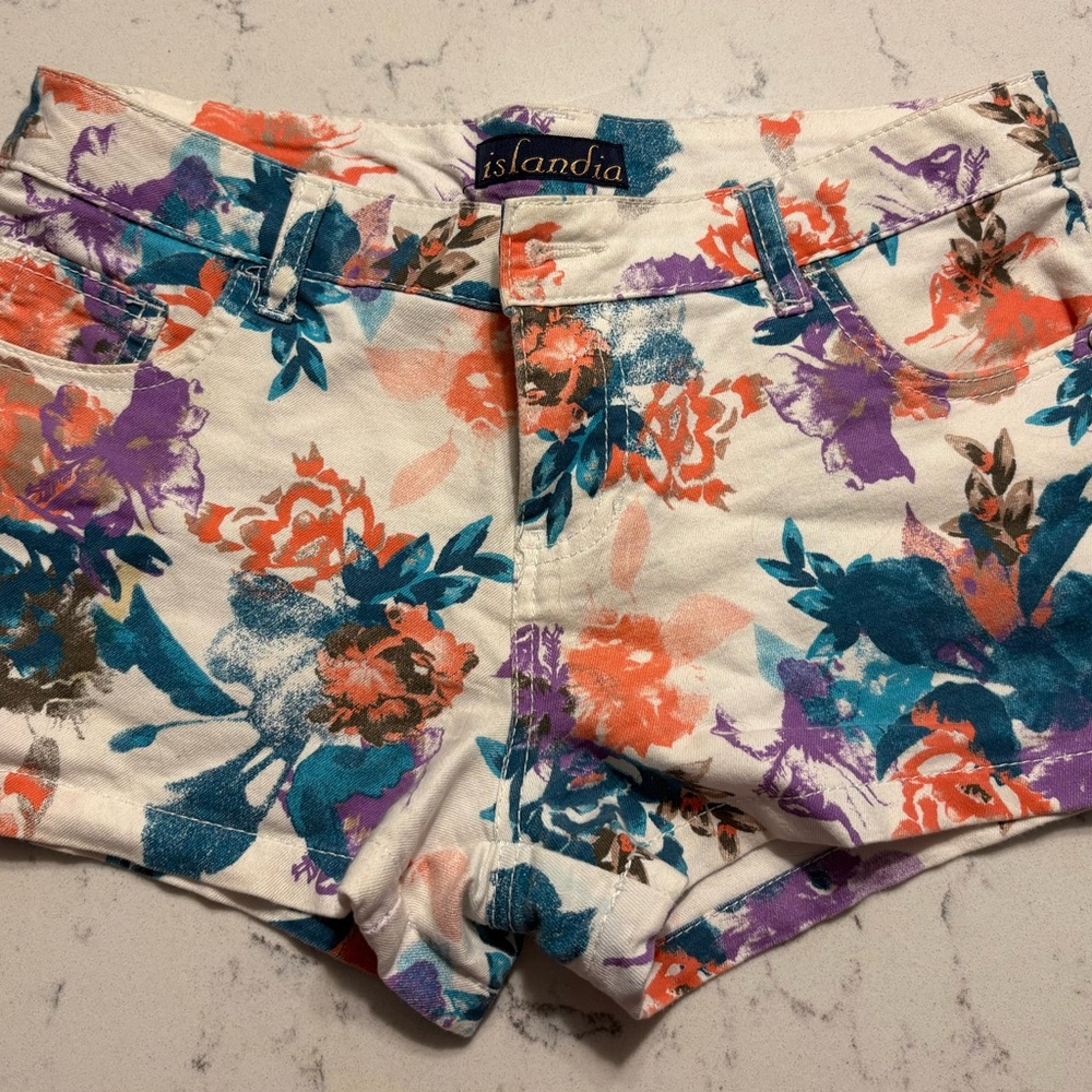 Islandia Women's High Waist Floral Shorts - Multicolor
